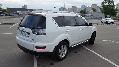 Mitsubishi Outlander XL 2010 белый - фото 3