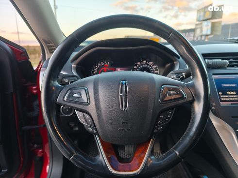 Lincoln MKZ 2015 красный - фото 5