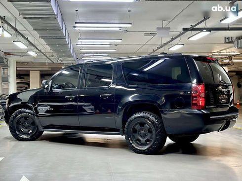 Chevrolet Suburban 2011 - фото 23