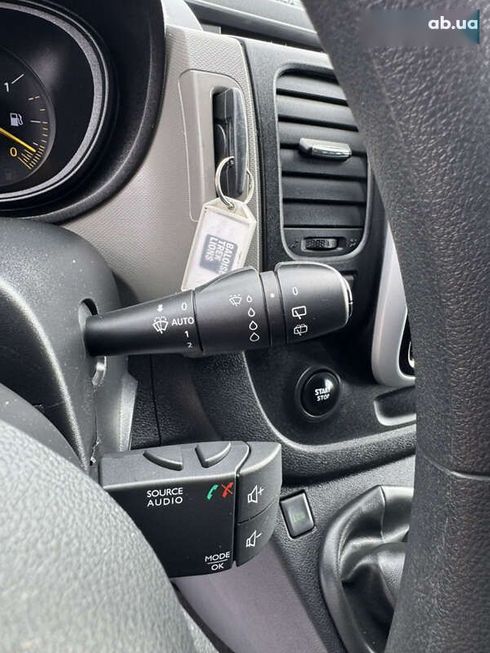 Renault Trafic 2016 - фото 22