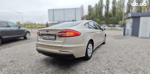 Ford Fusion 2019 бежевый - фото 6