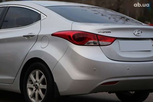Hyundai Elantra 2012 - фото 8