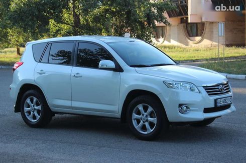Toyota RAV4 2011 - фото 11