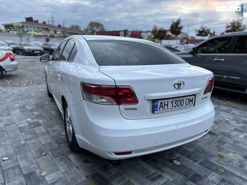 Toyota Avensis 2011 - фото 13
