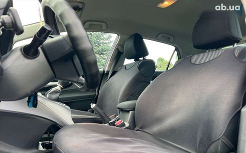 Toyota Auris 2010 - фото 8