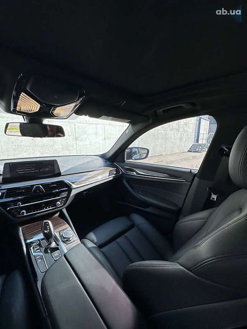 BMW 5 серия 2018 - фото 18
