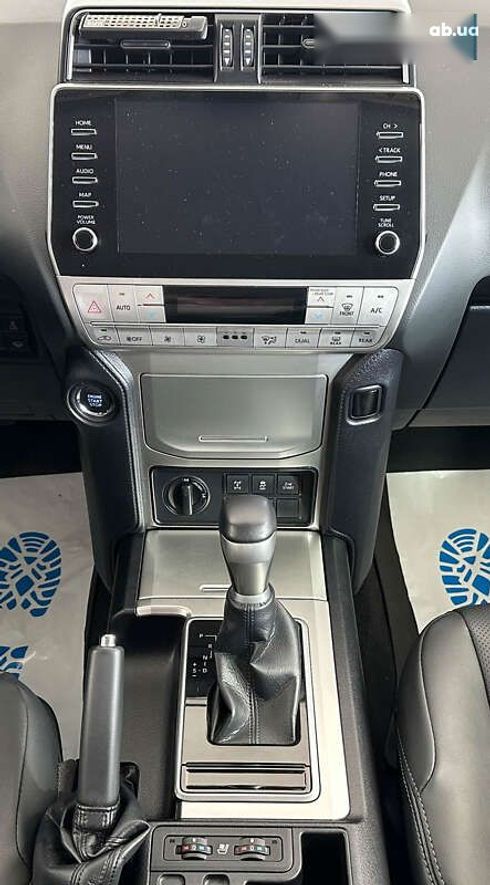 Toyota Land Cruiser Prado 2023 - фото 25