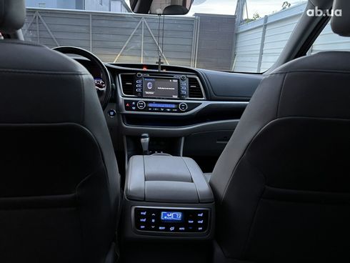 Toyota Highlander 2018 серый - фото 9