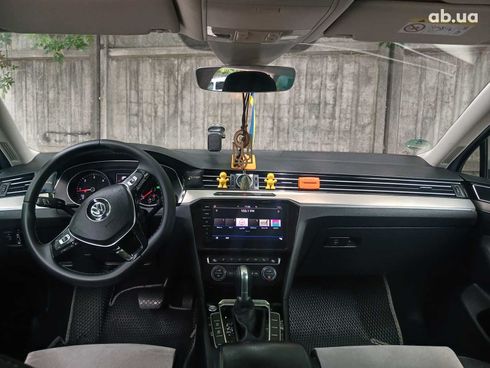 Volkswagen Passat 2017 серый - фото 17