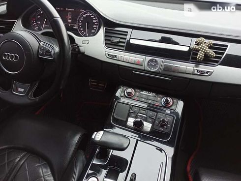 Audi S8 2013 - фото 28