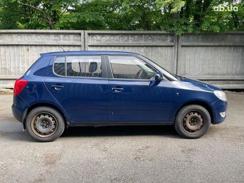 Skoda Fabia 2010 синий - фото 6