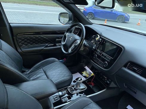 Mitsubishi Outlander 2019 - фото 11