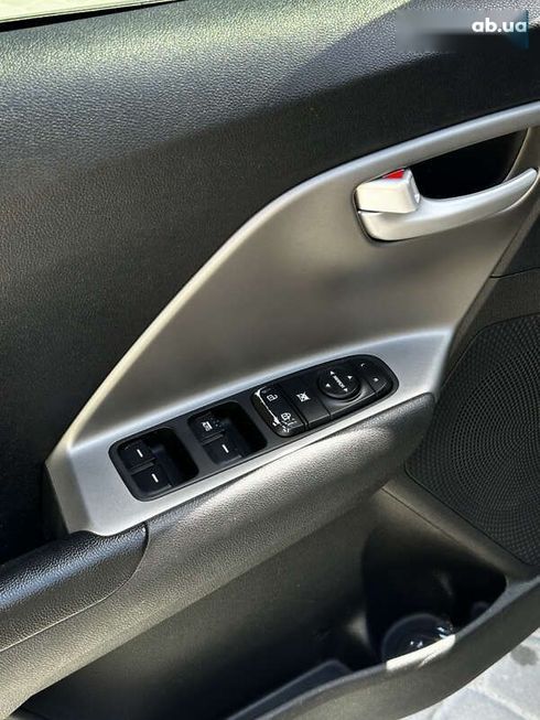 Kia Niro 2017 - фото 6