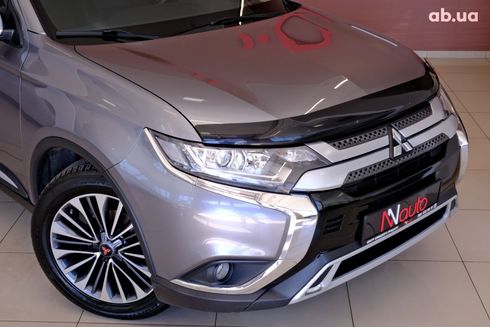 Mitsubishi Outlander 2019 серый - фото 3
