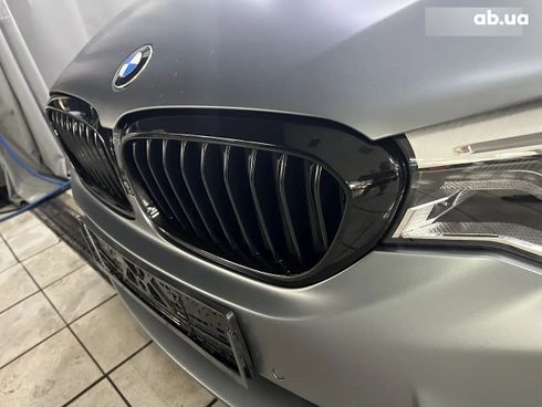 BMW 5 серия 2018 серый - фото 3
