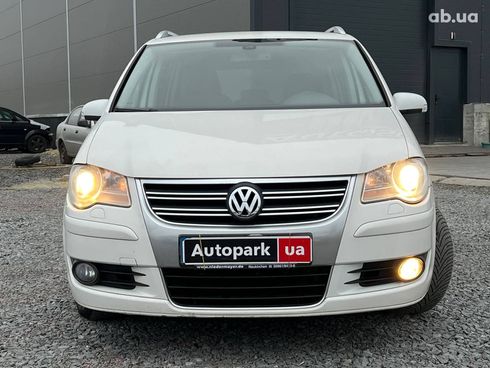 Volkswagen Touran 2009 белый - фото 2