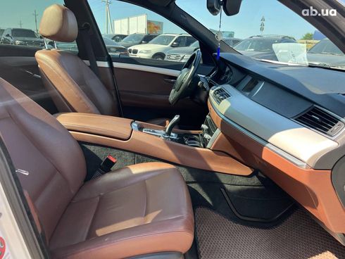 BMW 5 серия 2013 белый - фото 49