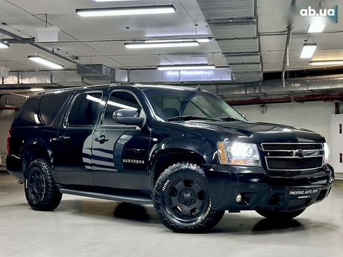 Chevrolet Suburban 2011 - фото 3