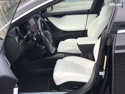 Tesla Model S 2019 - фото 12