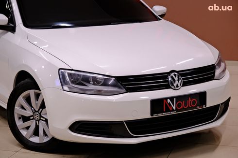 Volkswagen Jetta 2012 белый - фото 3
