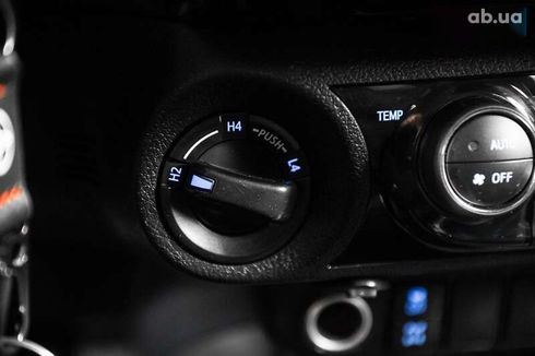 Toyota Hilux 2022 - фото 30