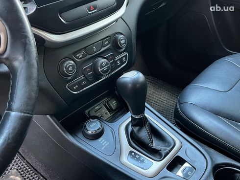 Jeep Cherokee 2015 черный - фото 25