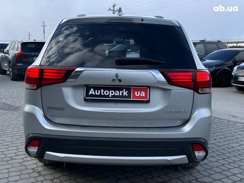 Mitsubishi Outlander 2018 серый - фото 8