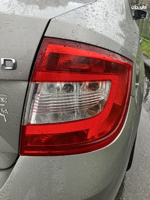 Skoda Rapid 2013 бежевый - фото 14