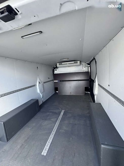 Renault Trafic 2021 - фото 28