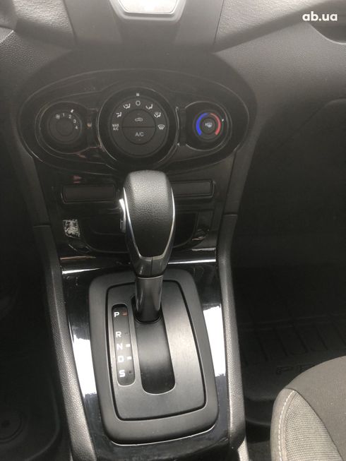 Ford Fiesta 2018 серый - фото 8