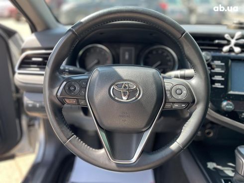 Toyota Camry 2017 серый - фото 5