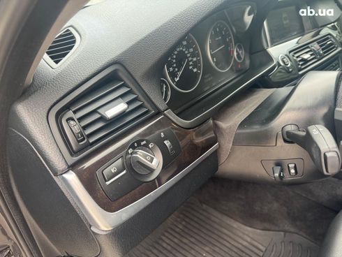 BMW 5 серия 2015 серый - фото 18