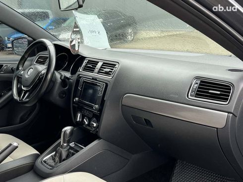 Volkswagen Jetta 2016 серый - фото 19