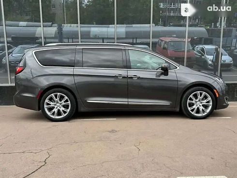 Chrysler Pacifica 2017 - фото 2