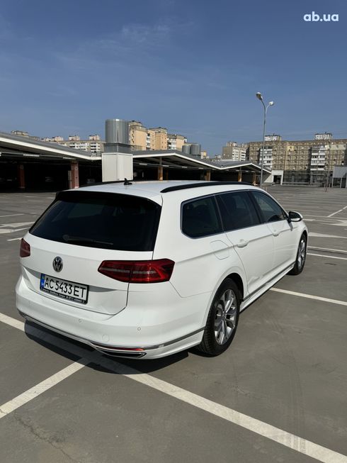 Volkswagen Passat Variant 2015 белый - фото 5