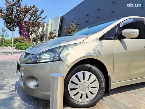 Mitsubishi Grandis 2007 - фото 5