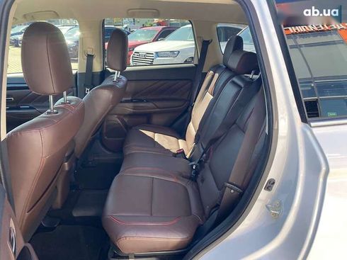 Mitsubishi Outlander 2018 - фото 22