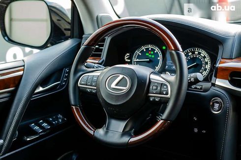 Lexus LX 2019 - фото 20