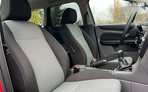 Ford Focus 2010 - фото 16