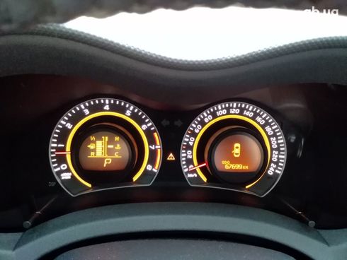 Toyota Auris 2012 белый - фото 11