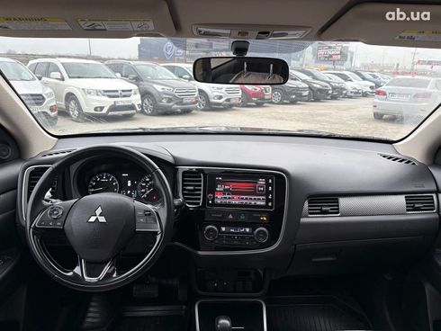 Mitsubishi Outlander 2017 черный - фото 33