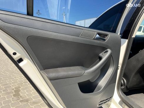 Volkswagen Jetta 2010 белый - фото 30