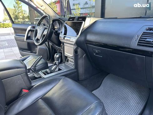 Toyota Land Cruiser Prado 2019 - фото 6