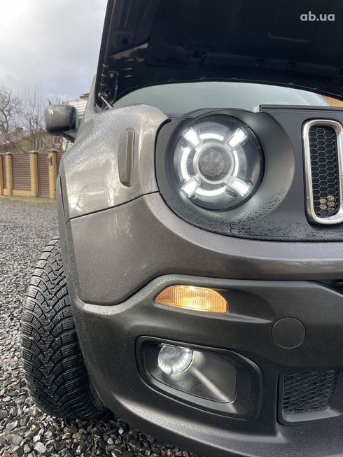 Jeep Renegade 2018 серый - фото 15