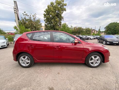 Hyundai i30 2011 красный - фото 8