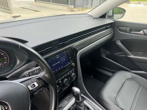 Volkswagen Passat 2019 серый - фото 18