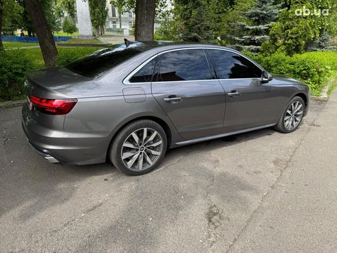 Audi A4 2021 серый - фото 5
