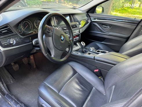 BMW 5 серия 2015 серый - фото 28