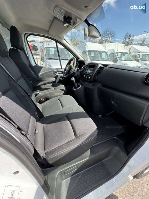 Renault Trafic 2021 - фото 20