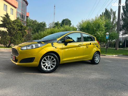 Ford Fiesta 2014 желтый - фото 2